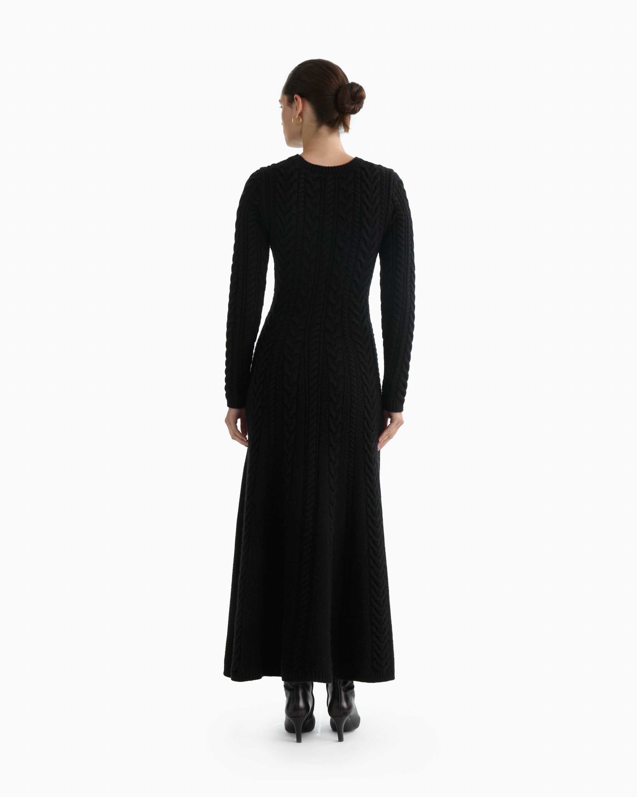 Tulip cable-knit dress in noir | Dodiee